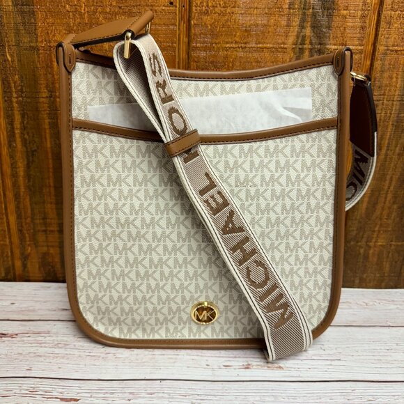 Michael Kors Luisa Large Signature Logo Messenger Bag - Vanilla - Picture 4 of 7